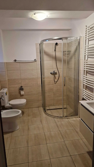 Închiriez apartament cu 3 camere și garaj - imagine 3