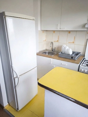 Garsonieră renovată | 7 min metrou | Vedere panoramică | Titan-Piața Miniș - Costin Georgian| - imagine 7