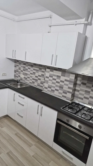 Proprietar, inchiriez apartament cu 3 camere si garaj - imagine 5