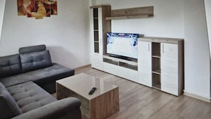 Proprietar, inchiriez apartament cu 3 camere si garaj