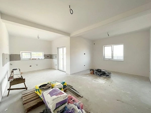 Duplex despartit, pe parter, 4 camere, 101mp - Mosnita Noua