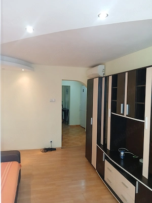 Proprietar: Închiriez apartament 2 camere, decomandat,utilat, parcare   7 min Metrou Piața Sudului - imagine 2