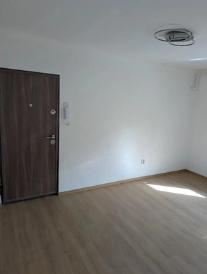 Decomandat. Suprafata utila mare. Etaj 1. Mobilat si utilat. - imagine 5