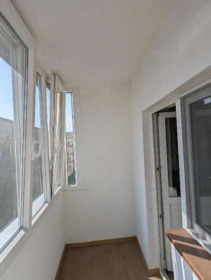 Complet renovat. Spatios. Zona Soarelui - langa scoala. Centrala proprie. Bloc cu acoperis de tigla. - imagine 12