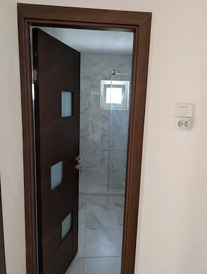 Complet renovat. Spatios. Zona Soarelui - langa scoala. Centrala proprie. Bloc cu acoperis de tigla. - imagine 13
