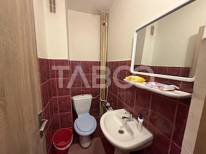 Apartament decomandat 80 mpu 3 camere 2 bai etaj 2 zona 1 Decembrie - imagine 9