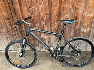 Bicicleta Cube Ltd, echipare pro