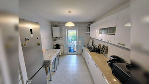 Apartament 3 camere decomandat zona FSGA - imagine 2