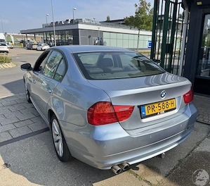 BMW Seria 3 (318i) Sedan   An 2009    - imagine 2