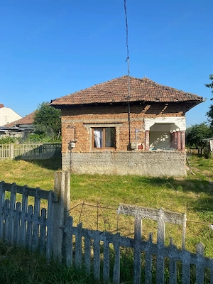 Casa batraneasca cu teren generos de vanzare aproximativ 20euro mp