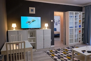Inchiriez apartament cu 3 camere in zona Soarelui