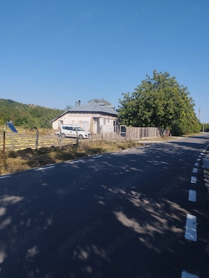 Vand schimb casă la țară cu utilități și 5500 mp teren  - imagine 6