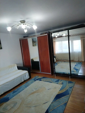 Închiriez 2 camere decomandate