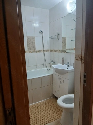 Închiriez apartament cu 2 camere etaj 4 , zona orizont lângă clădirea Distrigaz de pe str Luceafărul - imagine 5