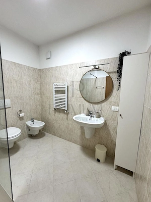 TORONTAL - BLOC NOU - 3 CAMERE - 2 BAI - ETAJ 3 LIFT - DECOMANDAT - imagine 2