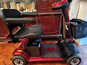 Vând Scuter electric pentru persoane cu dizabilități 