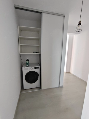 Închiriez apartament spațios și luminos, situat la etaj 4 într-un imobil construit recent - imagine 3