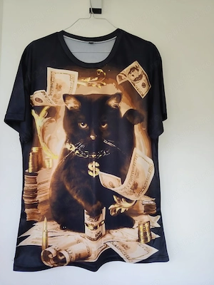 Tricou negru cu pisica marou,  marimea 38-40 M