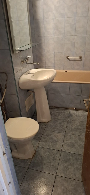 Vand apartament cu 2 camere, zona Gavana III - imagine 4