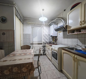 Apartament de vanzare cu 3 camere si 2 bai, decomandat, zona Sagului - imagine 5