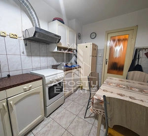 Apartament de vanzare cu 3 camere si 2 bai, decomandat, zona Sagului - imagine 6