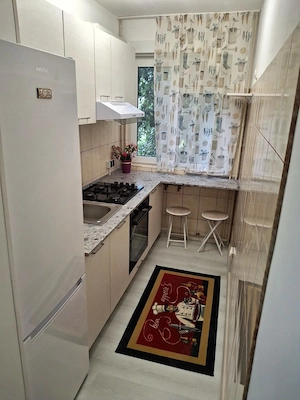 Închiriez apartament 2 camere zona Vest - imagine 2