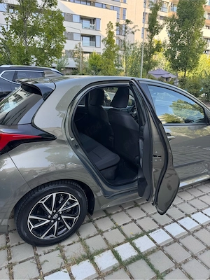 Toyota Yaris Dynamic Plus Hybrid achizionata de noua din romania garantie extinsa - imagine 8