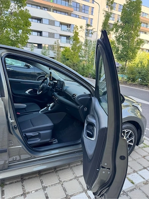 Toyota Yaris Dynamic Plus Hybrid achizionata de noua din romania garantie extinsa - imagine 9