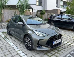 Toyota Yaris Dynamic Plus Hybrid achizionata de noua din romania garantie extinsa - imagine 2