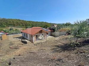 Casă nouă, 112 mp, panouri fotovoltaice, încălzire în pardoseală, zona Sarmasu - imagine 2