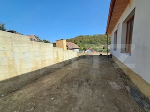 Casă nouă, 112 mp, panouri fotovoltaice, încălzire în pardoseală, zona Sarmasu - imagine 11