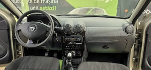 Dacia Duster 4x4 an 2011 motor 1600 cm3 benzina 105 c,p euro 5 aer conditionat carlig remorcare  - imagine 10
