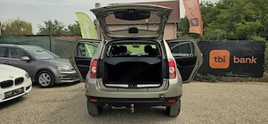 Dacia Duster 4x4 an 2011 motor 1600 cm3 benzina 105 c,p euro 5 aer conditionat carlig remorcare  - imagine 8