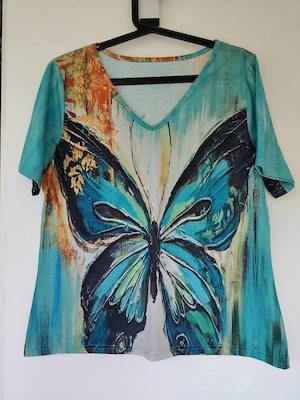 Tricou verde, cu fluture, marimea 38-40 M