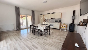 Casa cu 4 camere, renovata complet, Sanmartinu Sarbesc - imagine 2