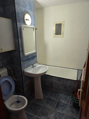 Închiriez apartament spațios în zona Dâmbovița - imagine 7