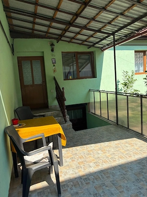 Casa 4 cam 2 bai 120mp P+E Avrig central curte 270 mp anexe renovata mobilata toate utilitatile - imagine 3