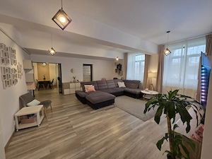 Apartament 4 camere la parter, terasa proprie, curte cu copaci batrani, Ploiesti