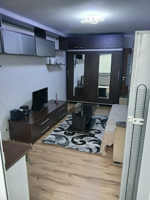 Inchiriez garsoniera etaj2 str Alion