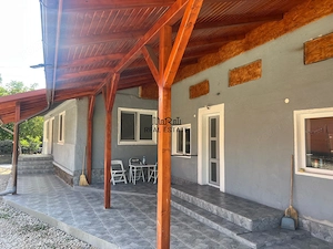 Casa renovata cu teren si anexe in Birtin - imagine 11