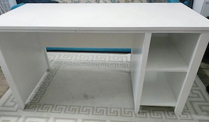 Vand birou copil, foarte solid, din lemn, stare foarte bună.