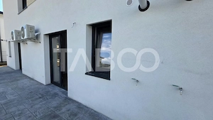 Apartament de vanzare nou nelocuit cu curte proprie si parcare - imagine 4