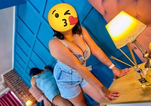 25 de ani, brunetă drăguță 