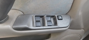                   Nissan Primera P11 hatchback - imagine 4