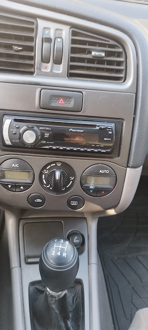                   Nissan Primera P11 hatchback - imagine 5