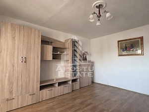 Apartament cu 4 camere de inchiriat in zona Dambovita
