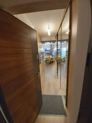 Garsonieră premium, 41 mp, renovată, mobilată la comandă, balcon - imagine 2