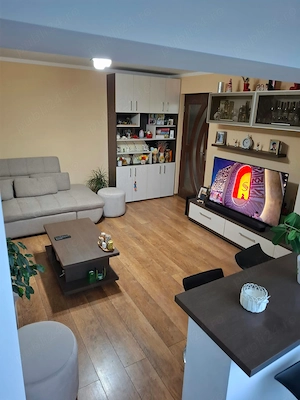 Apartament 4 camere , 2 bai, 2 balcoane inchise ,  centrala proprie, accept schimb apt 1-2 camere+$