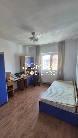 Vânzare apartament 3 camere,  în Tg. Jiu, strada 22 Decembrie 1989 - zona 8 Mai - imagine 3