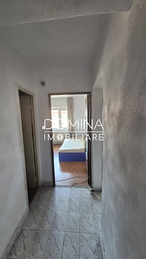 Vânzare apartament 3 camere,  în Tg. Jiu, strada 22 Decembrie 1989 - zona 8 Mai - imagine 4